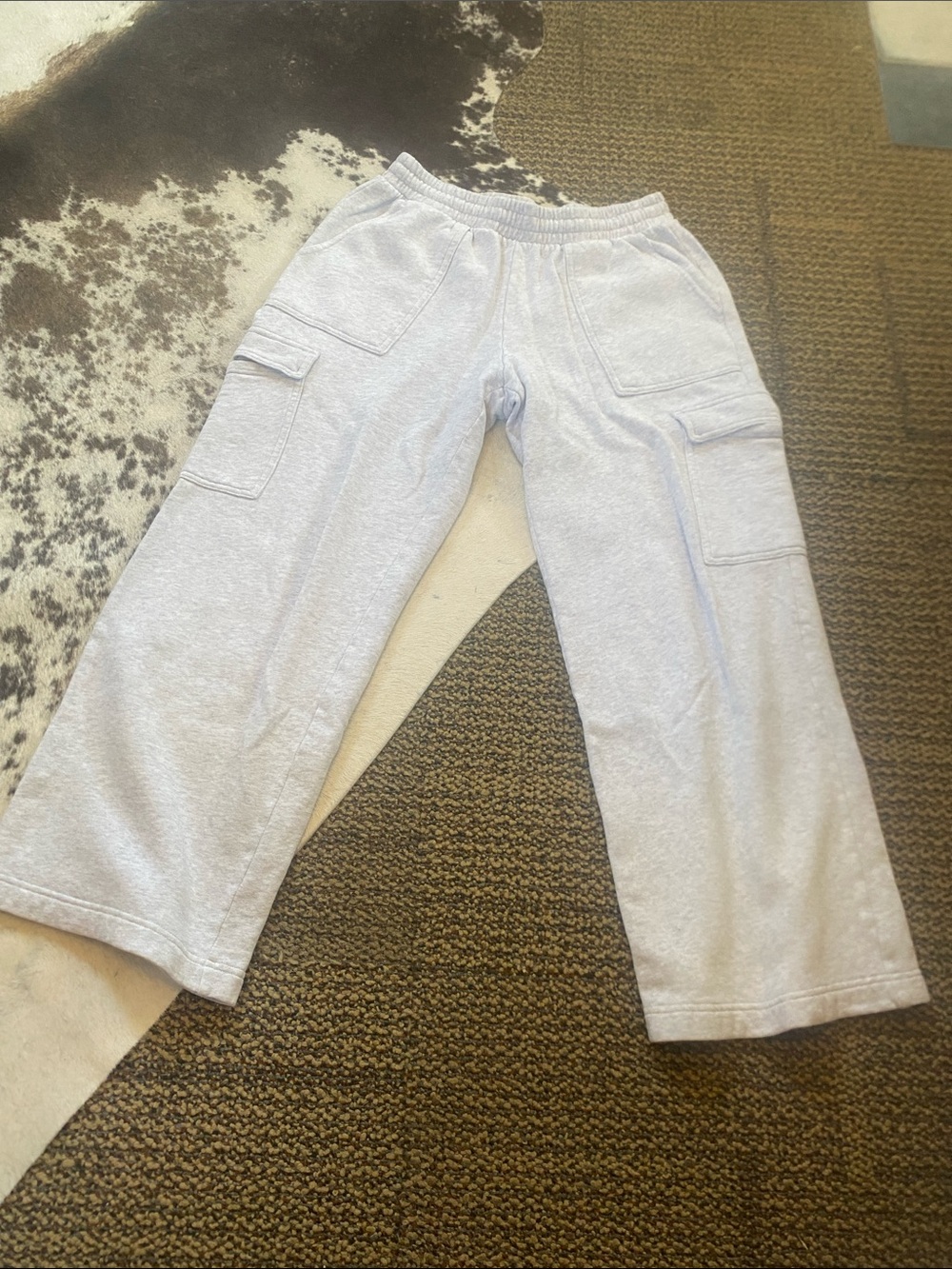 Old Navy Men’s Light Gray Wide-Leg Cargo Sweatpants